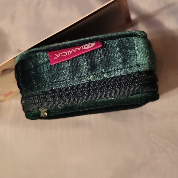 Green velvet cord pill case BRAND - Picture 3 of 4
